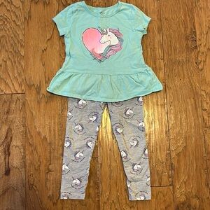 Carter’s 2 Piece Outfit. Girls Size 5T.